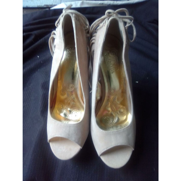 Women's Tan Fringe Heels Size 7 - Picture 1 of 5